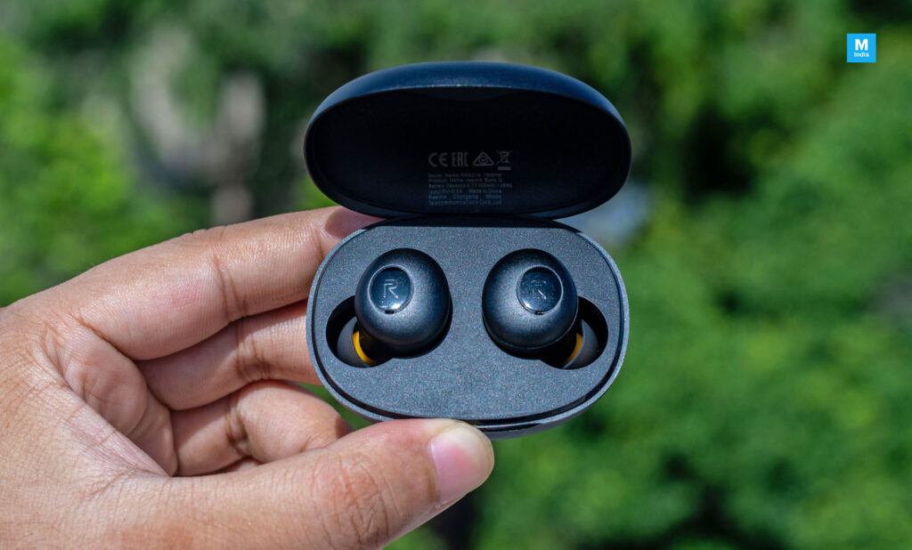 Realme Buds Q легкие и имеют приятный дизайн